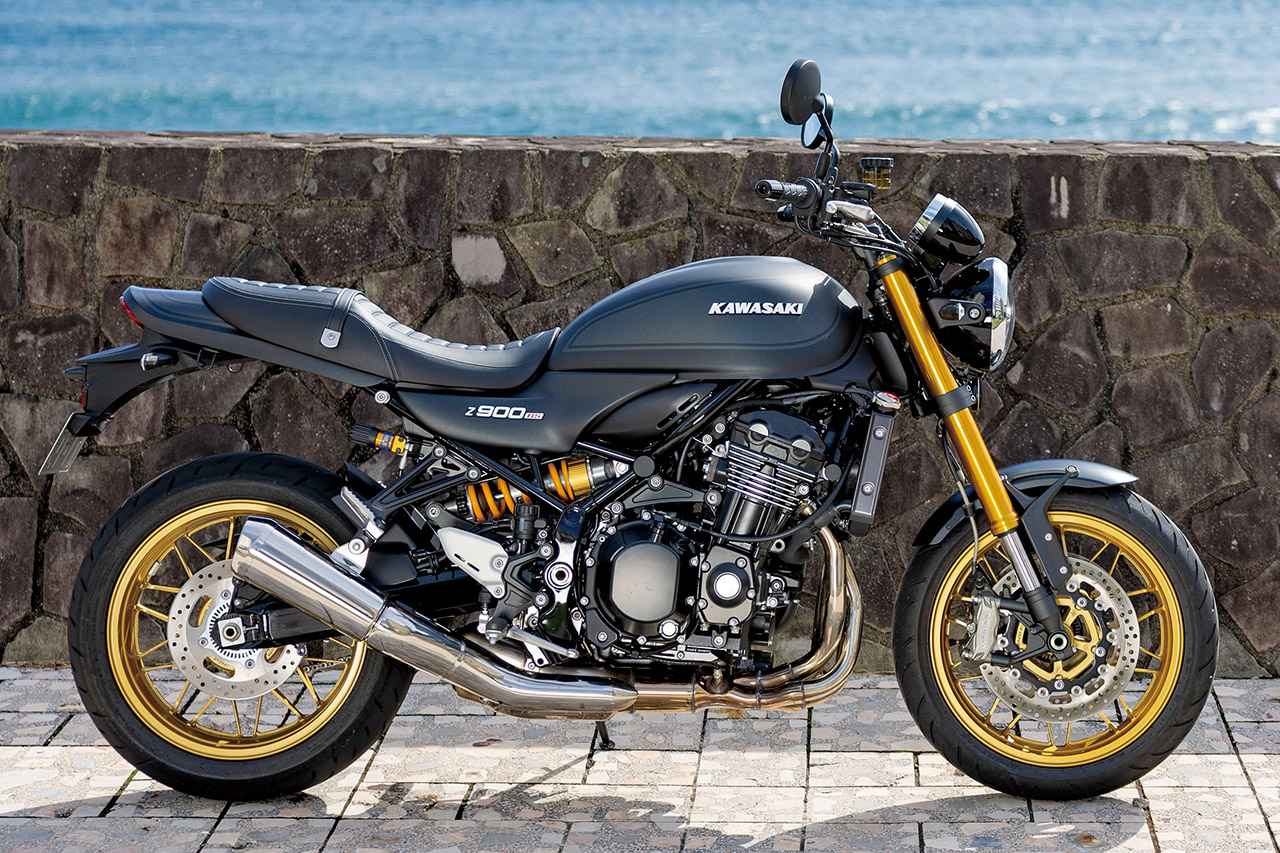 画像: KAWASAKI Z900RS SE 2025年 カラーは「メタリックフラットスパークブラック×メタリックマットカーボングレー」