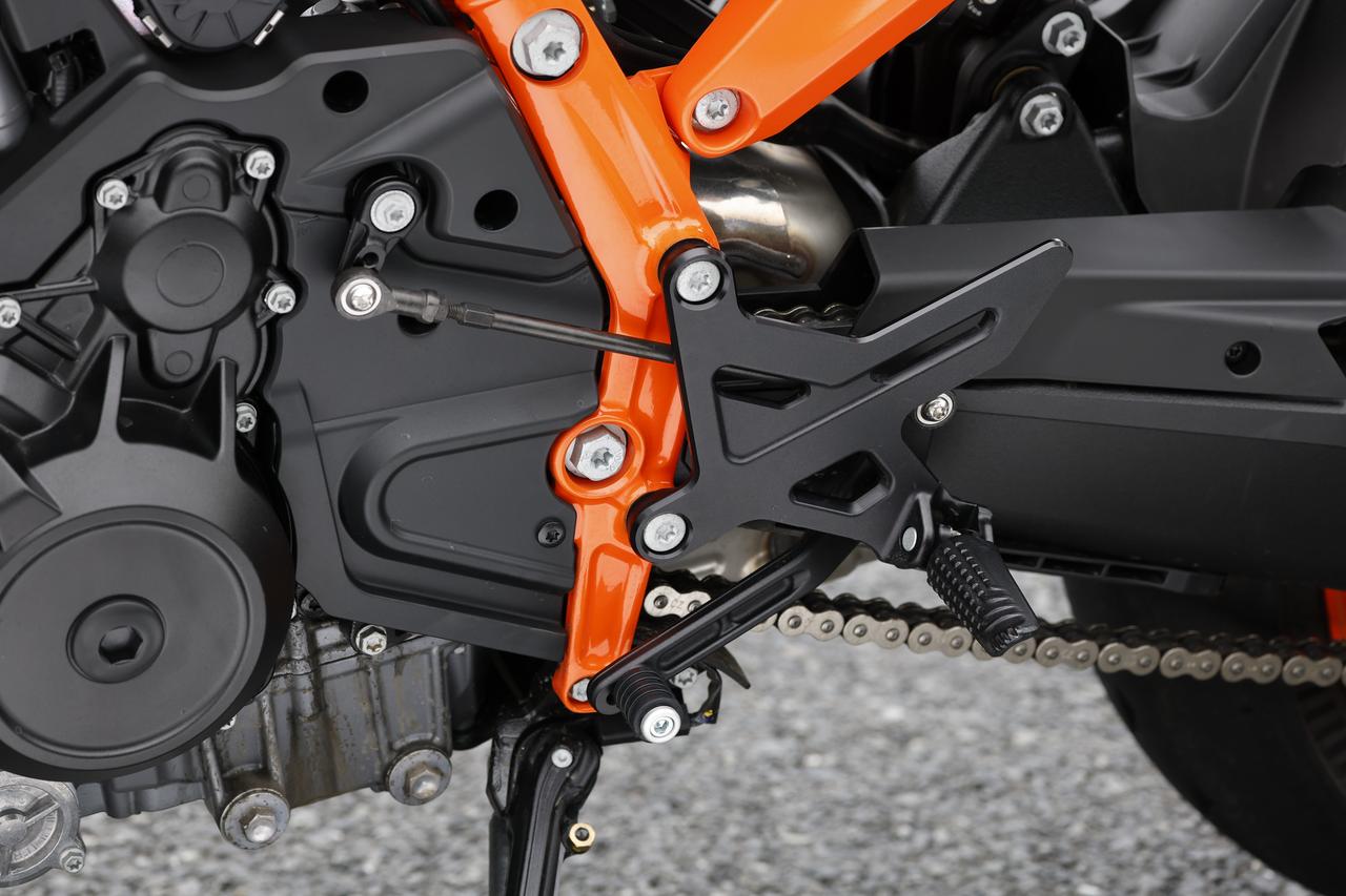 画像9: KTM「990 DUKE R」インプレ|“R”の称号は伊達じゃない! ミドル・スポーツネイキッドの最高峰モデル