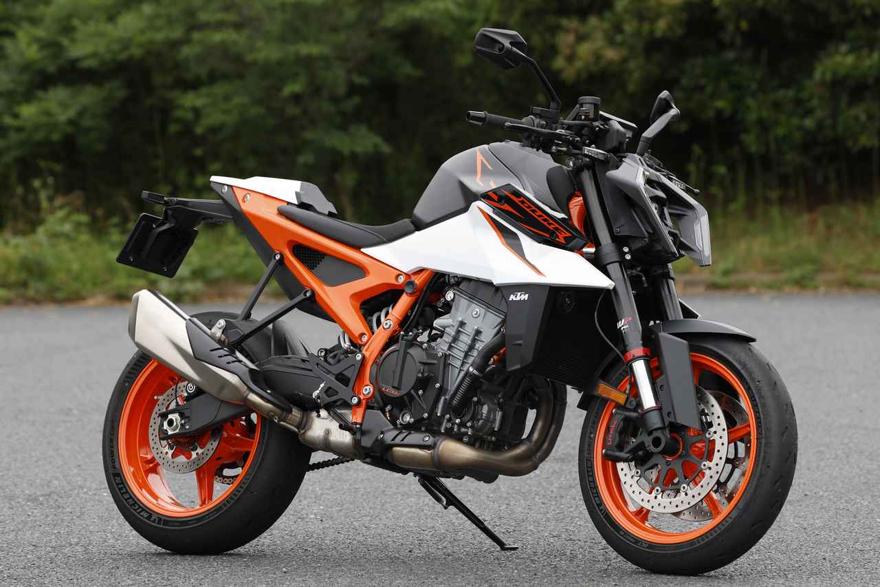 画像: KTM 990 DUKE R 総排気量:947cc エンジン形式:水冷4ストDOHC4バルブ並列2気筒 シート高:840mm 車両重量:190kg 価格:207万円 発売:2026年4月