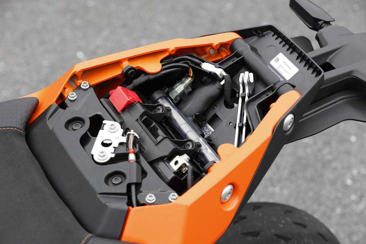 画像 : 12番目の画像 - 【写真24枚】KTM「990 DUKE R」 - webオートバイ