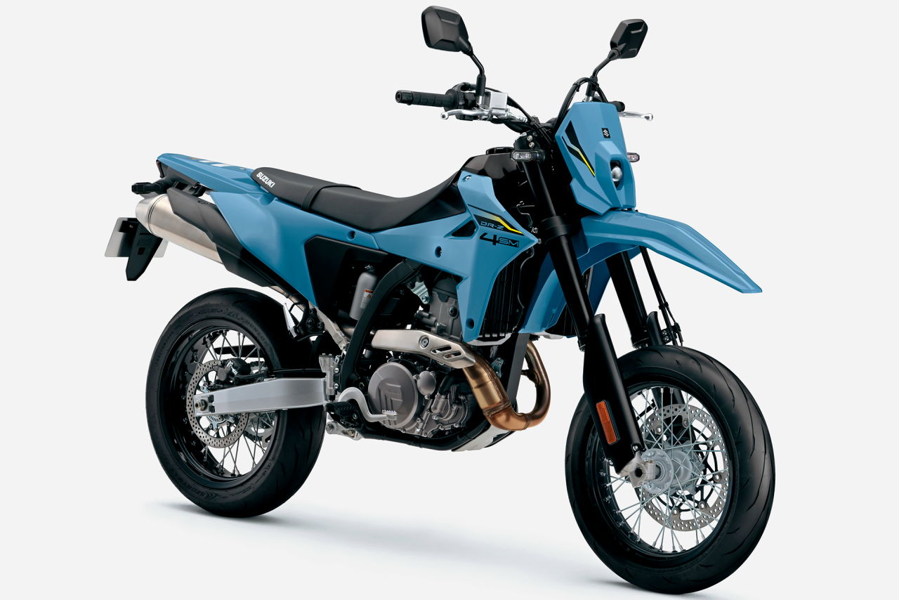 画像1: SUZUKI DR-Z4SM 2026年モデル 総排気量:398cc エンジン形式:水冷4ストDOHC4バルブ単気筒 シート高:890mm 車両重量:154kg 発売日:2026年10月8日 税込価格:119万9000円(灰、白)
