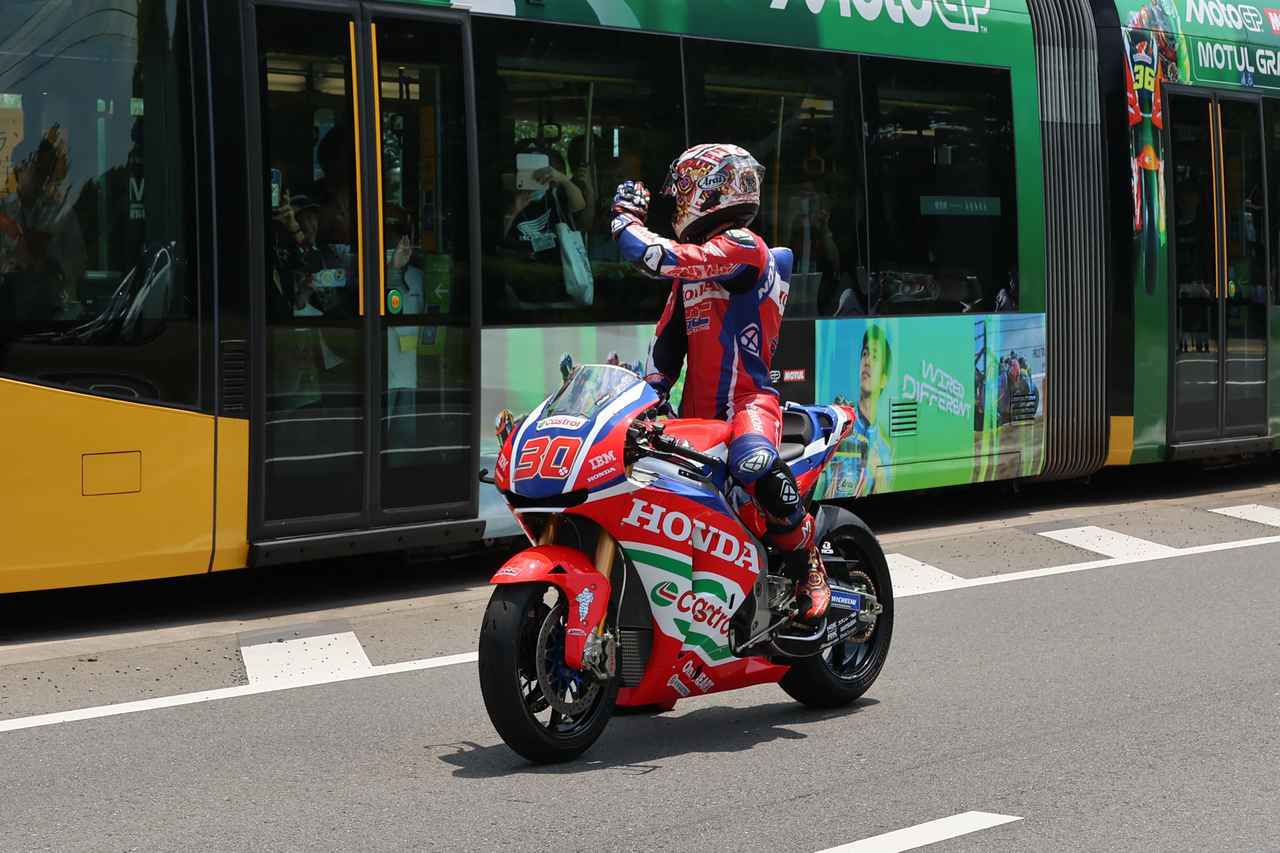 画像 : 5番目の画像 - 【写真9枚】RC213V-S＆LRTラッピング車両 - webオートバイ