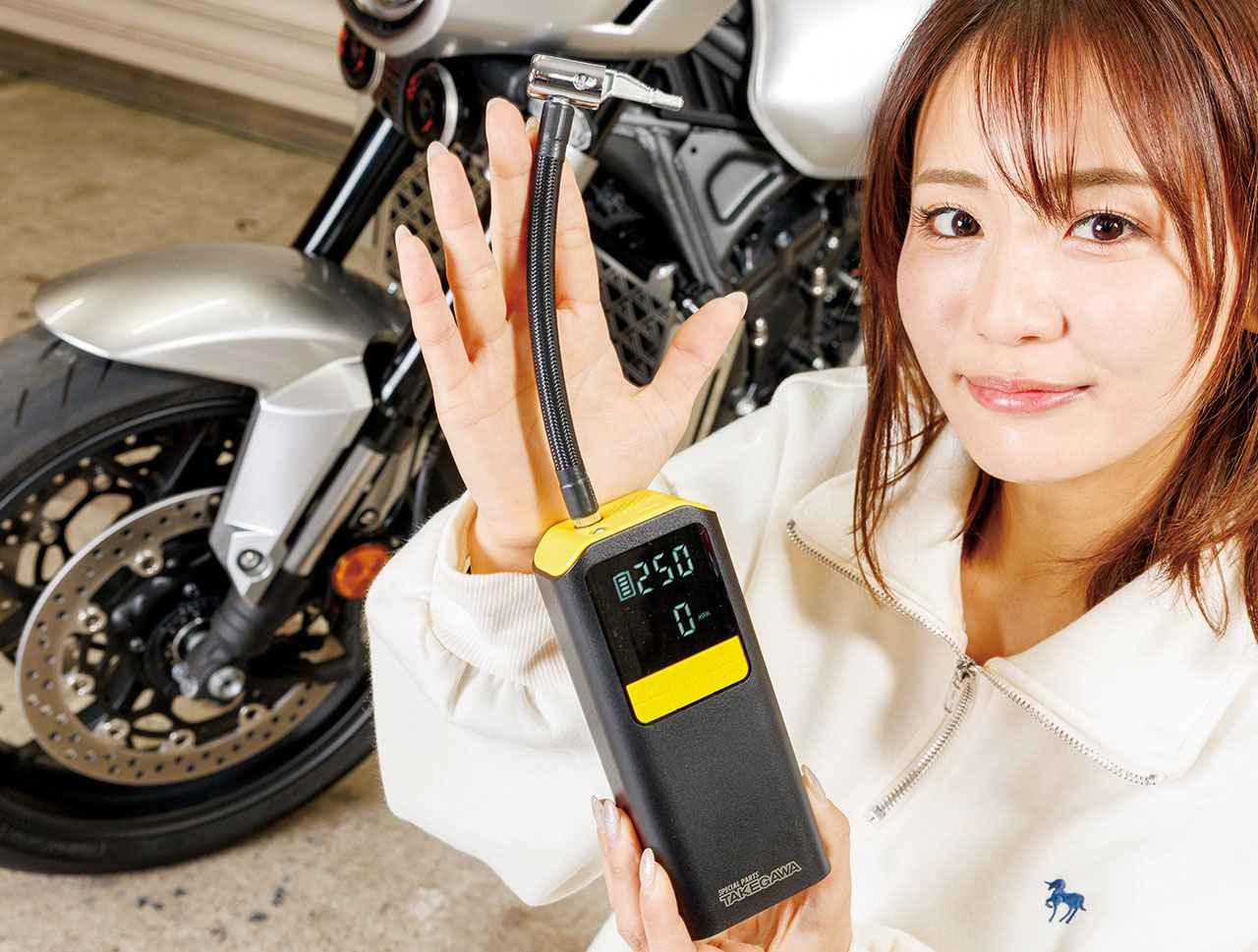 画像: スペシャルパーツ武川「e-エアーポンプ」使用レビュー｜レバー付きノズル採用で大径ディスク車でも便利 - webオートバイ