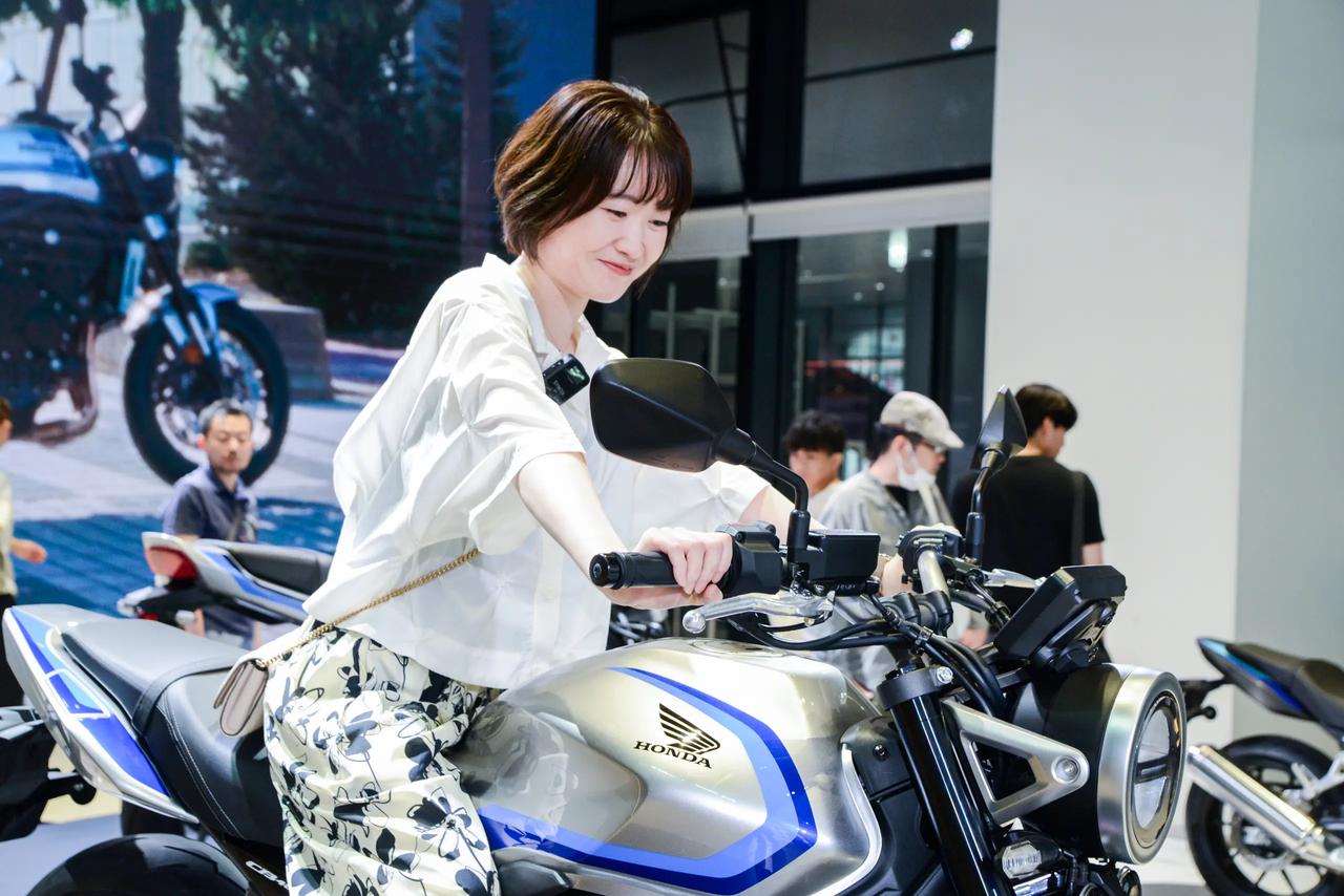 画像1: CB400 SUPER FOUR E-Clutchの反応