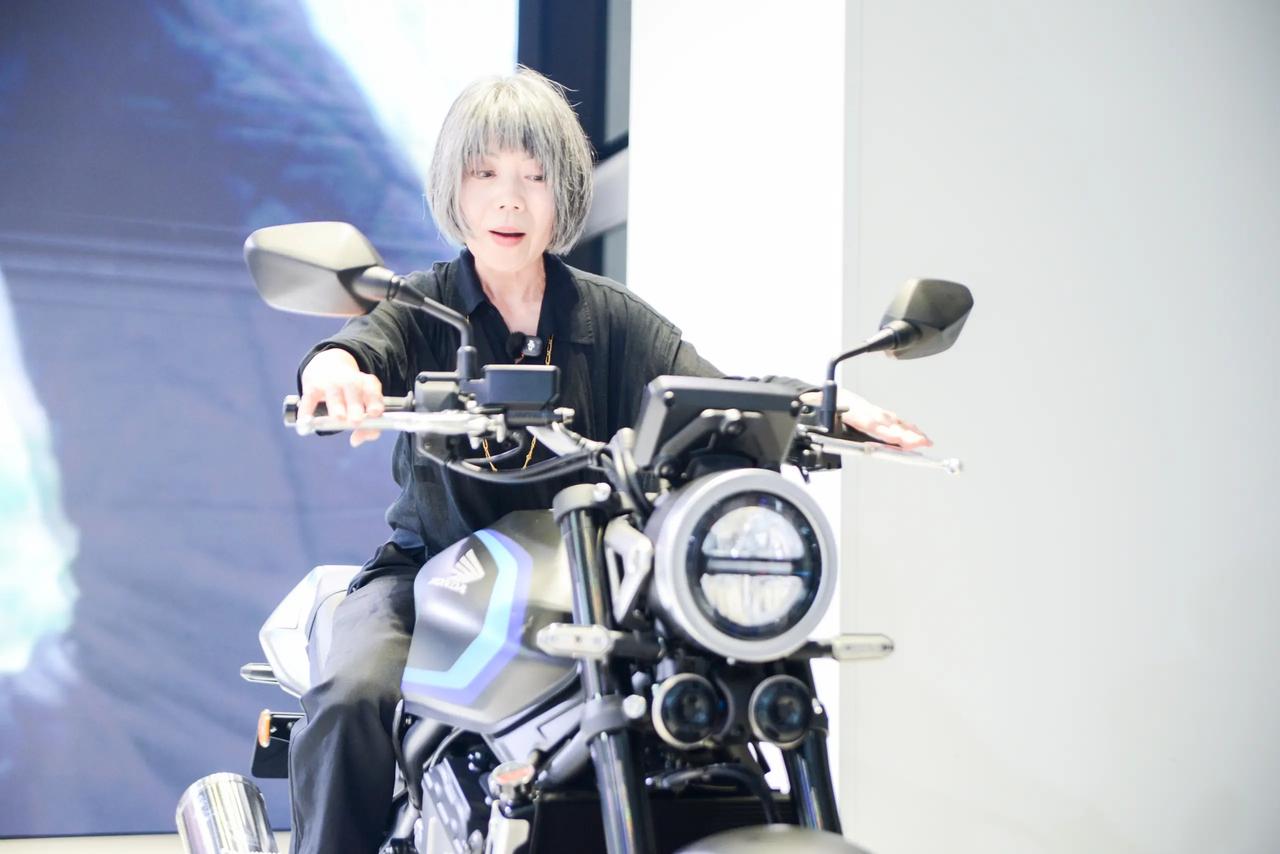 画像4: CB400 SUPER FOUR E-Clutchの反応