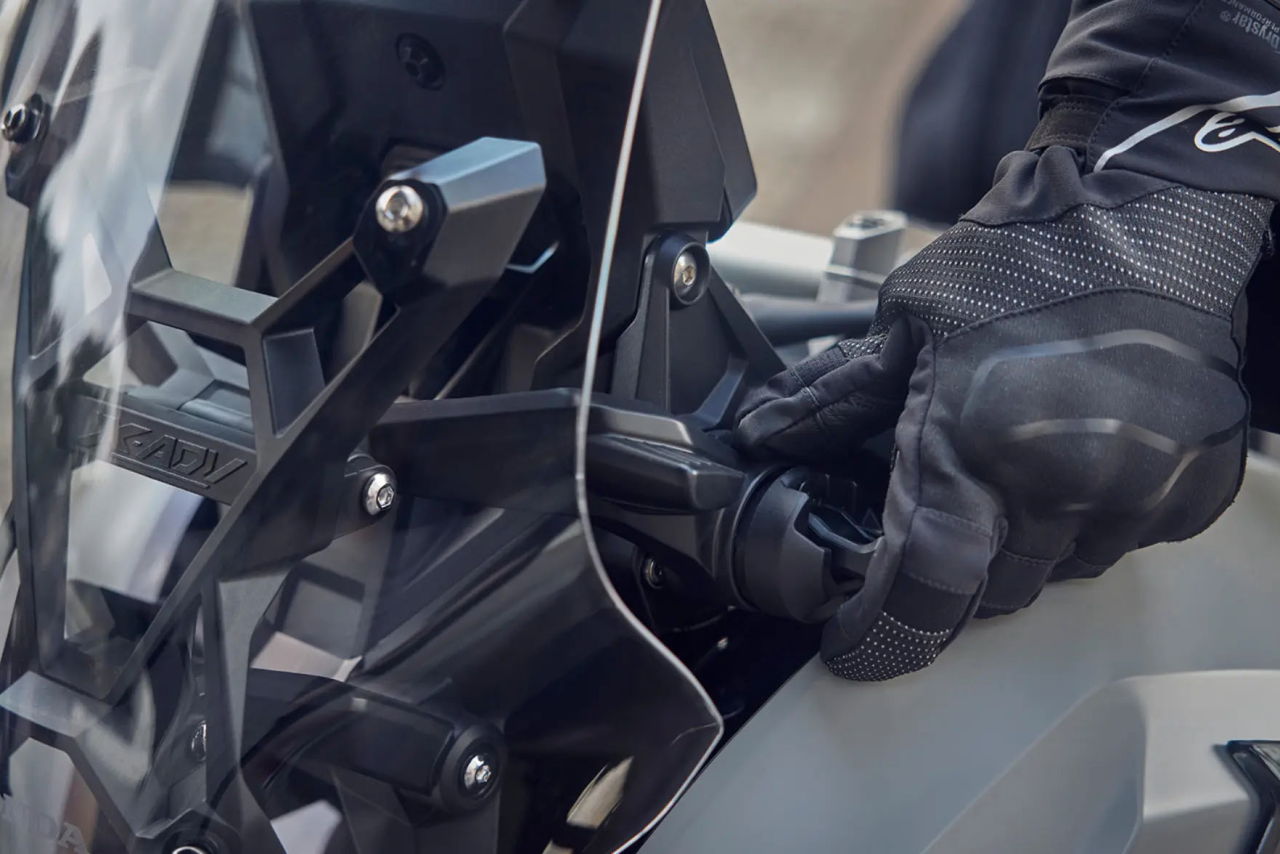 画像2: 新色アッシュとグレーが追加！ ホンダ「X-ADV／スペシャルエディション」2027年モデル登場【欧州】