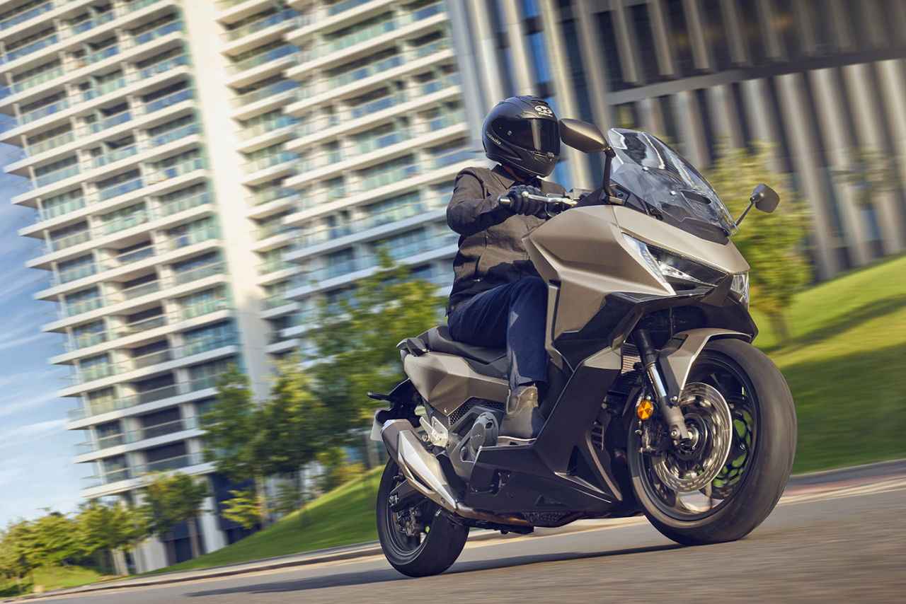 画像4: スクーター界のグランツーリスモ！ ホンダ「フォルツァ750」2027年モデルがニューカラーを纏い登場【欧州】