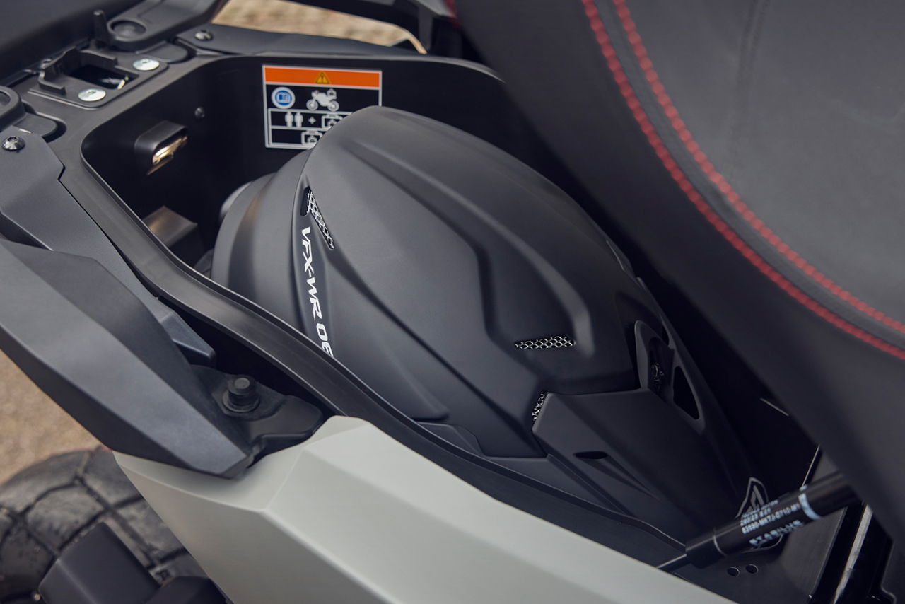 画像11: 新色アッシュとグレーが追加！ ホンダ「X-ADV／スペシャルエディション」2027年モデル登場【欧州】