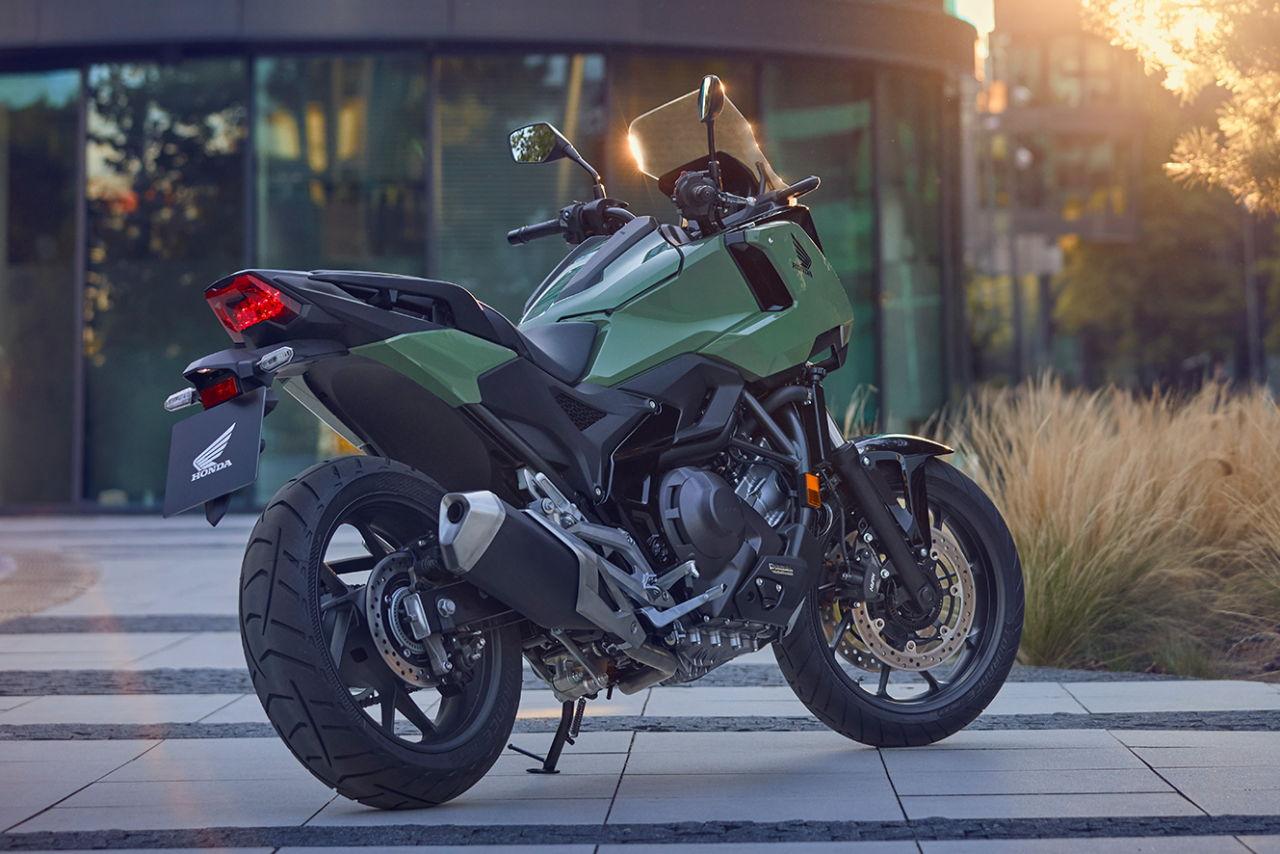 画像9: ホンダ「NC750X」2027年型がスタンバイ! 独自のDCTと優れた経済性で支持される万能機に新色ラインナップ【欧州】