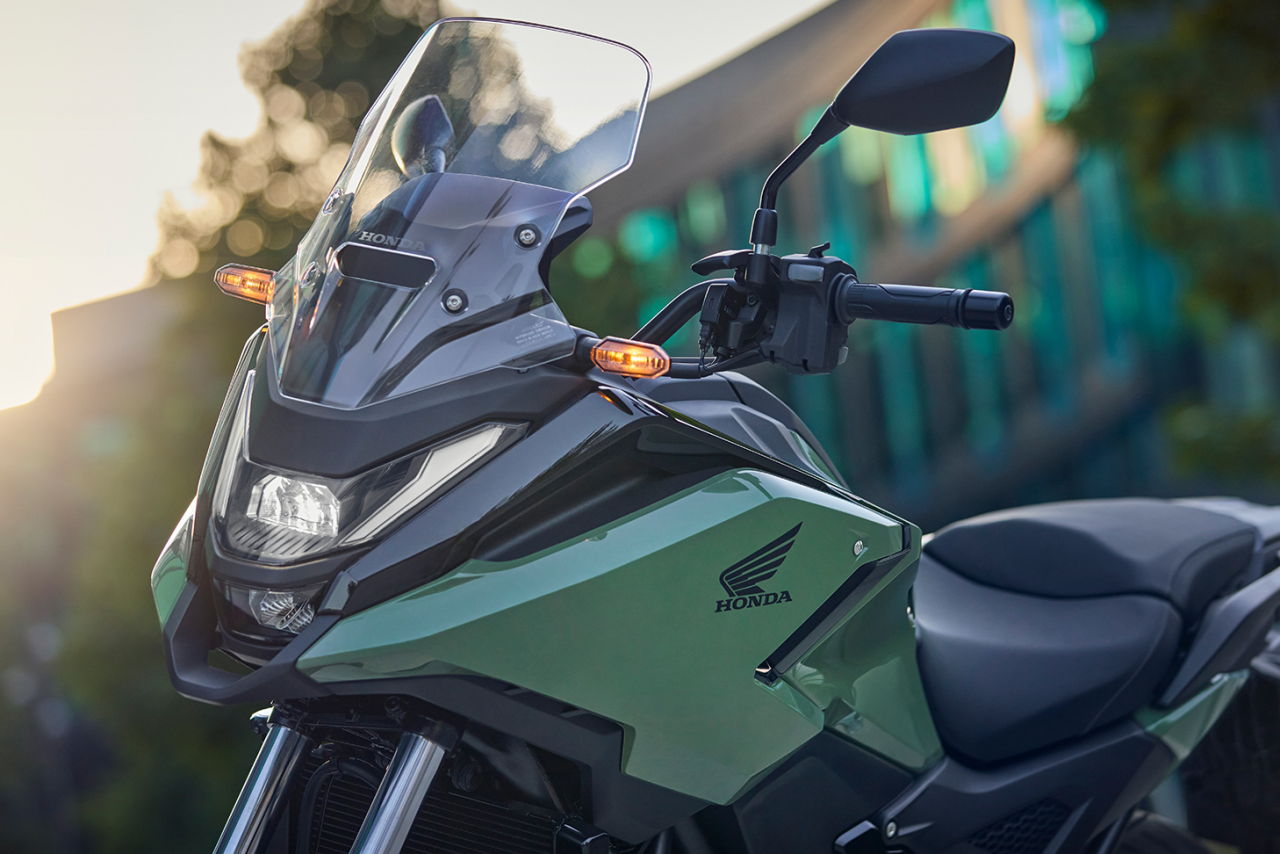 画像1: ホンダ「NC750X」2027年型がスタンバイ! 独自のDCTと優れた経済性で支持される万能機に新色ラインナップ【欧州】
