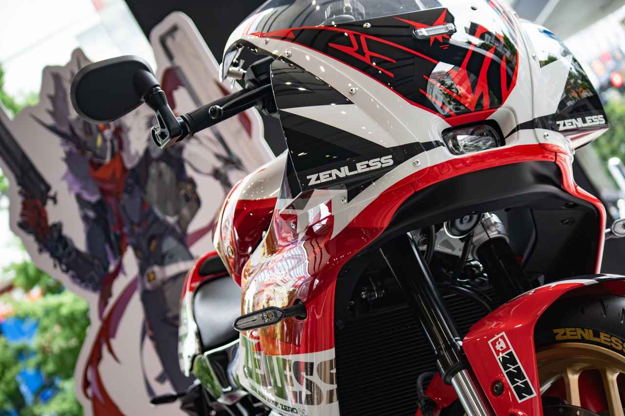 画像 : 5番目の画像 - 【写真29枚】ヤマハ「XSR900GP」×ゼンレスゾーンゼロ「スターライト・ビリー」コラボ - webオートバイ