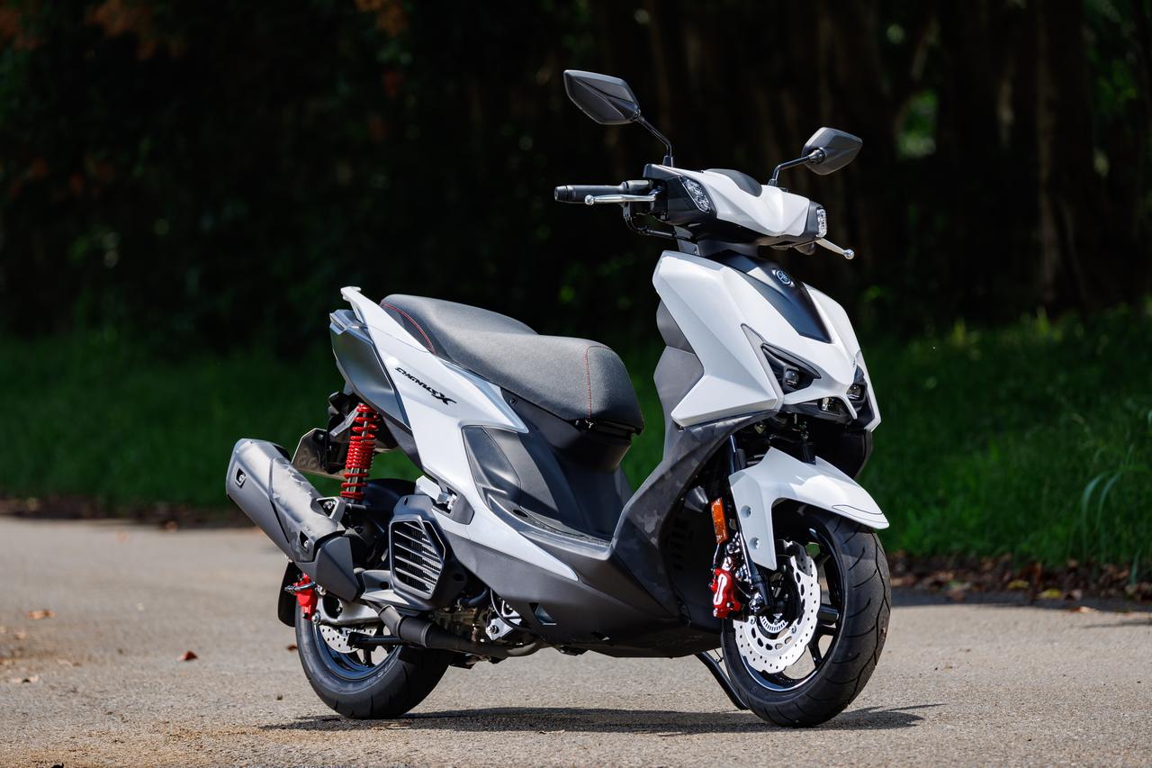 画像: YAMAHA CYGNUS X 2026年モデル 総排気量:124cc エンジン形式:水冷 4スト SOHC 4バルブ単気筒 シート高:785mm 車両重量:126kg 価格:38万9400円 発売:2026年5月22日