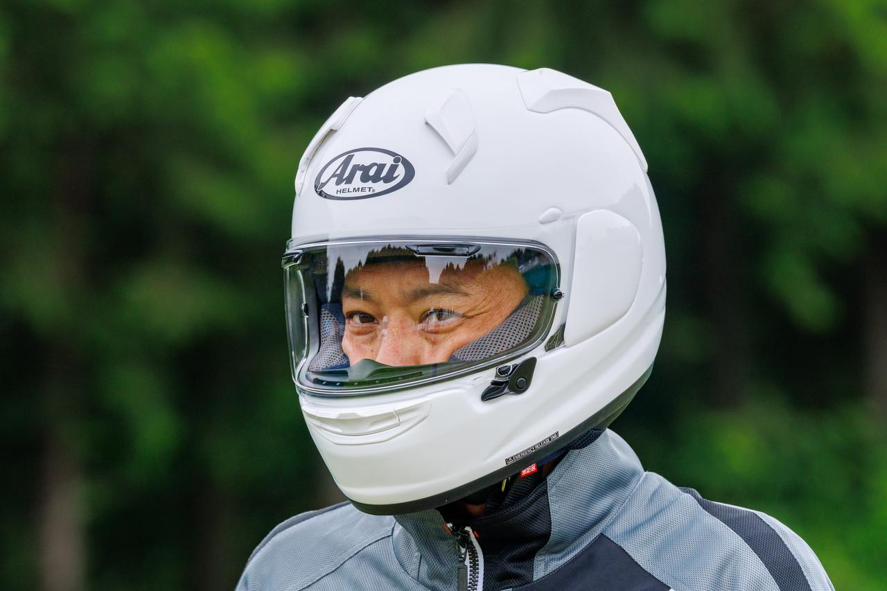 画像1: 衝撃をヘルメットの中に入れないための形状が、エッグシェイプフォルム。衝撃をかわす性能を追求し続け、安全に関することであればコストも時間も惜しまない。