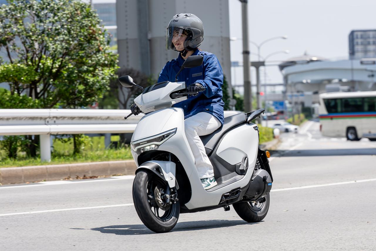 画像: 検証テストに使用したバイクはホンダの原付二種クラス電動スクーター「CUV e:」です。