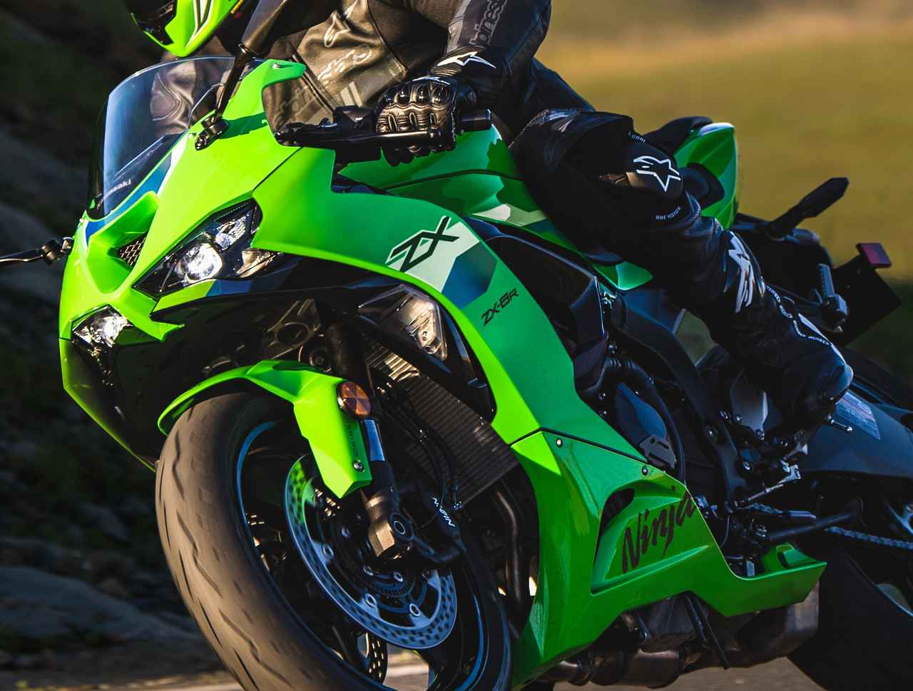 画像: ストリート＆サーキットでも文句なし！ カワサキ「Ninja ZX-6R」が発売｜2026年モデルはスマホと連携しナビ利用も可能 - webオートバイ