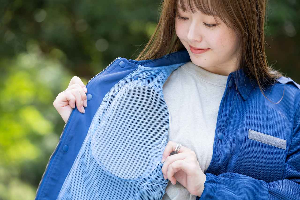 画像: 胸・背中・肩・肘には脱着可能な専用EVAプロテクターがデフォルトで装備されています。