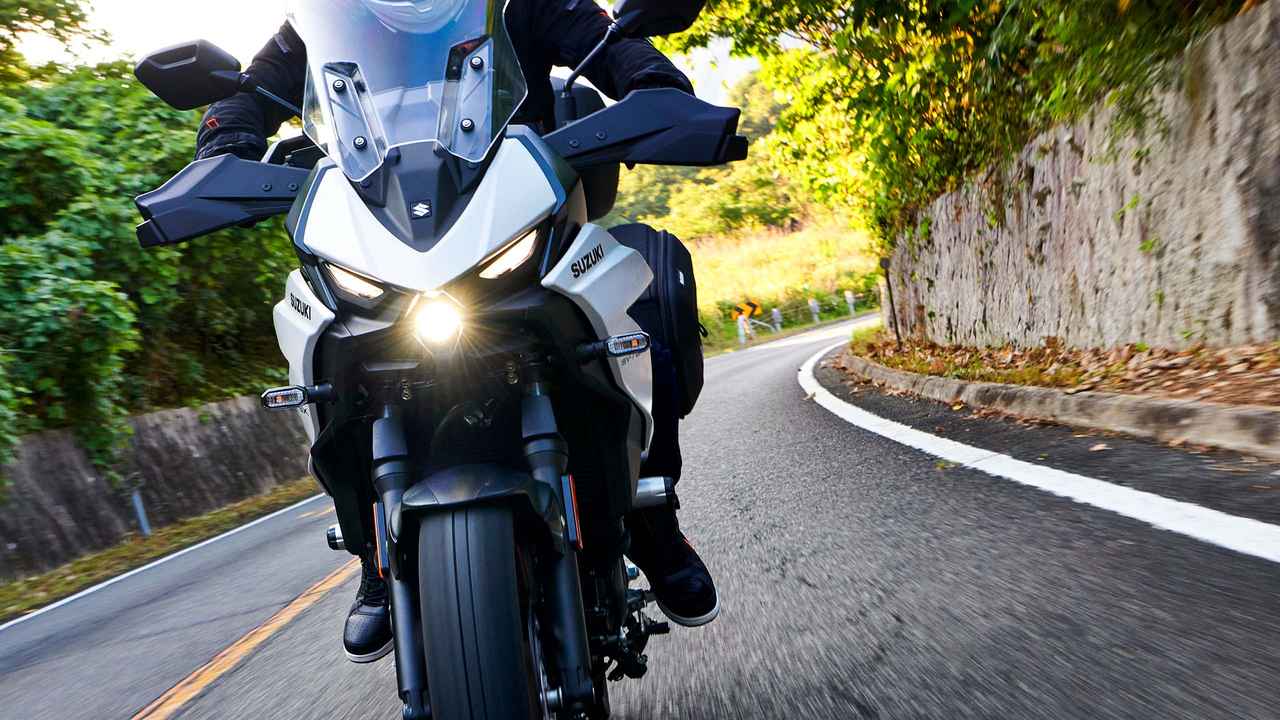 画像: 未発表のホワイトが出現! スズキ新型「SV-7GX」は日本で100万円台になる!? 欧州価格が明らかに - webオートバイ