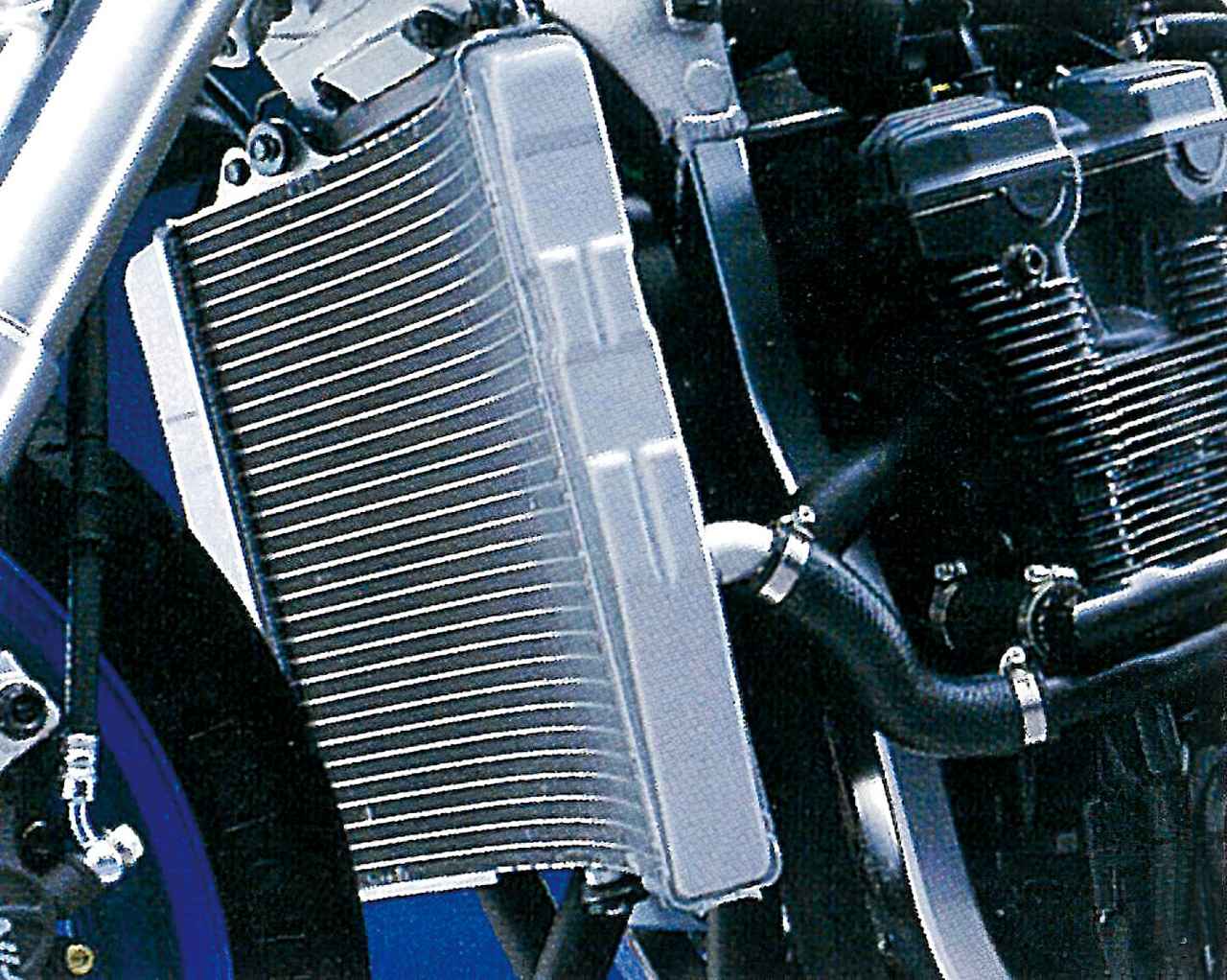 画像2: スズキ「GSX-R750」(1992-1995)|水冷化も重量増で迷走期へ【GSX-R 42年史】
