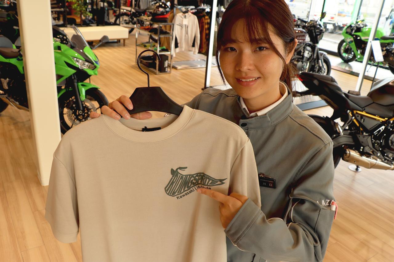 画像: ▲ちなみに川口さんの一番のお気に入りもこのTシャツ。やはり「ぷっくり加工が可愛い」そうです。