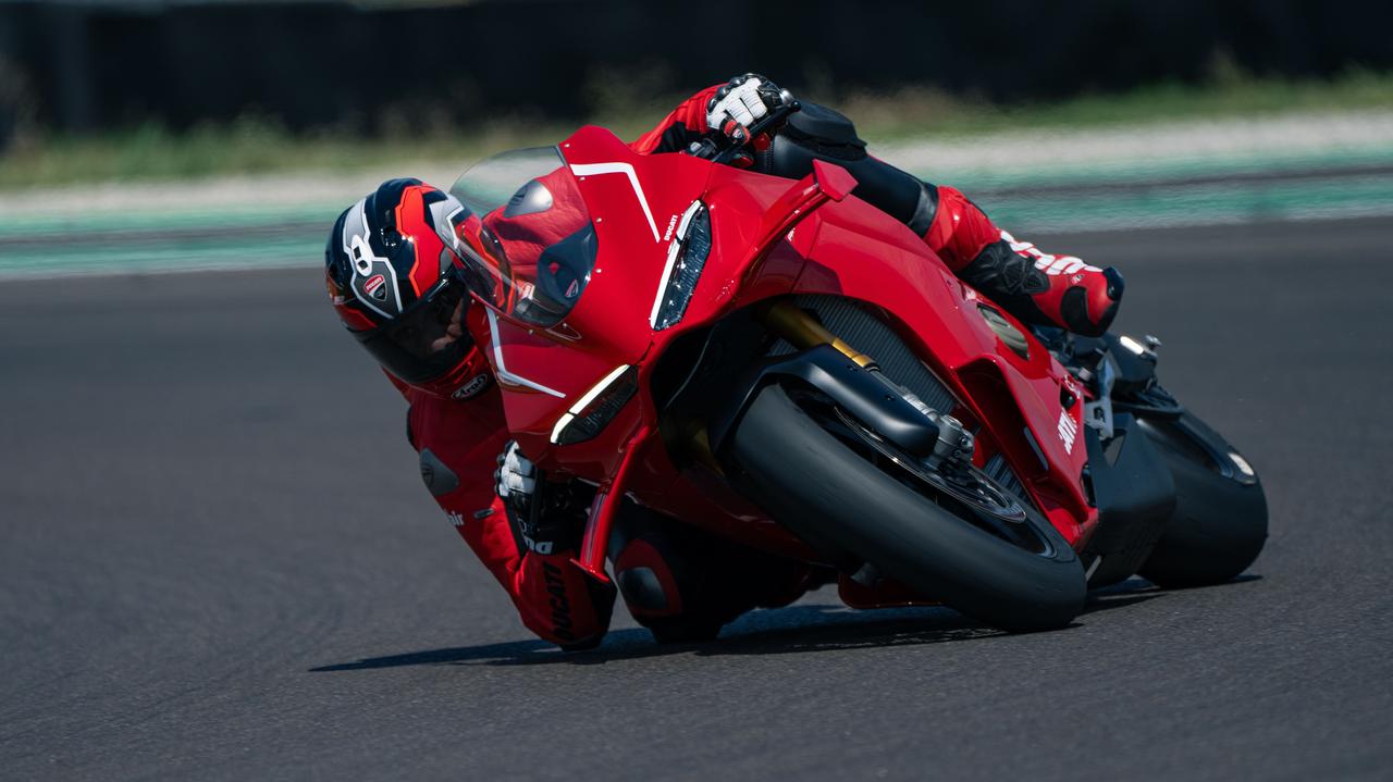画像: 【究極の1台】ドゥカティ「パニガーレV4 R」が日本発売! MotoGP直系・218PSエンジンと最新電子制御を搭載したスーパーバイク! - webオートバイ