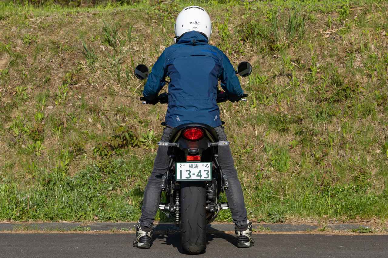 画像2: 軽さと足つきがツーリング後半も大きな助けに!