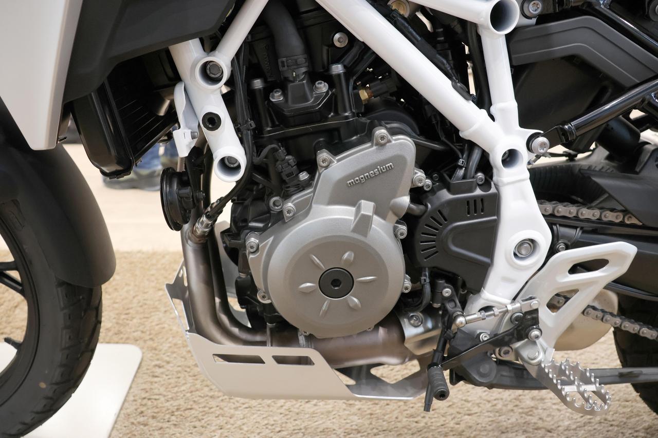 画像2: 178kgの軽量ボディに新開発の並列2気筒エンジンを搭載