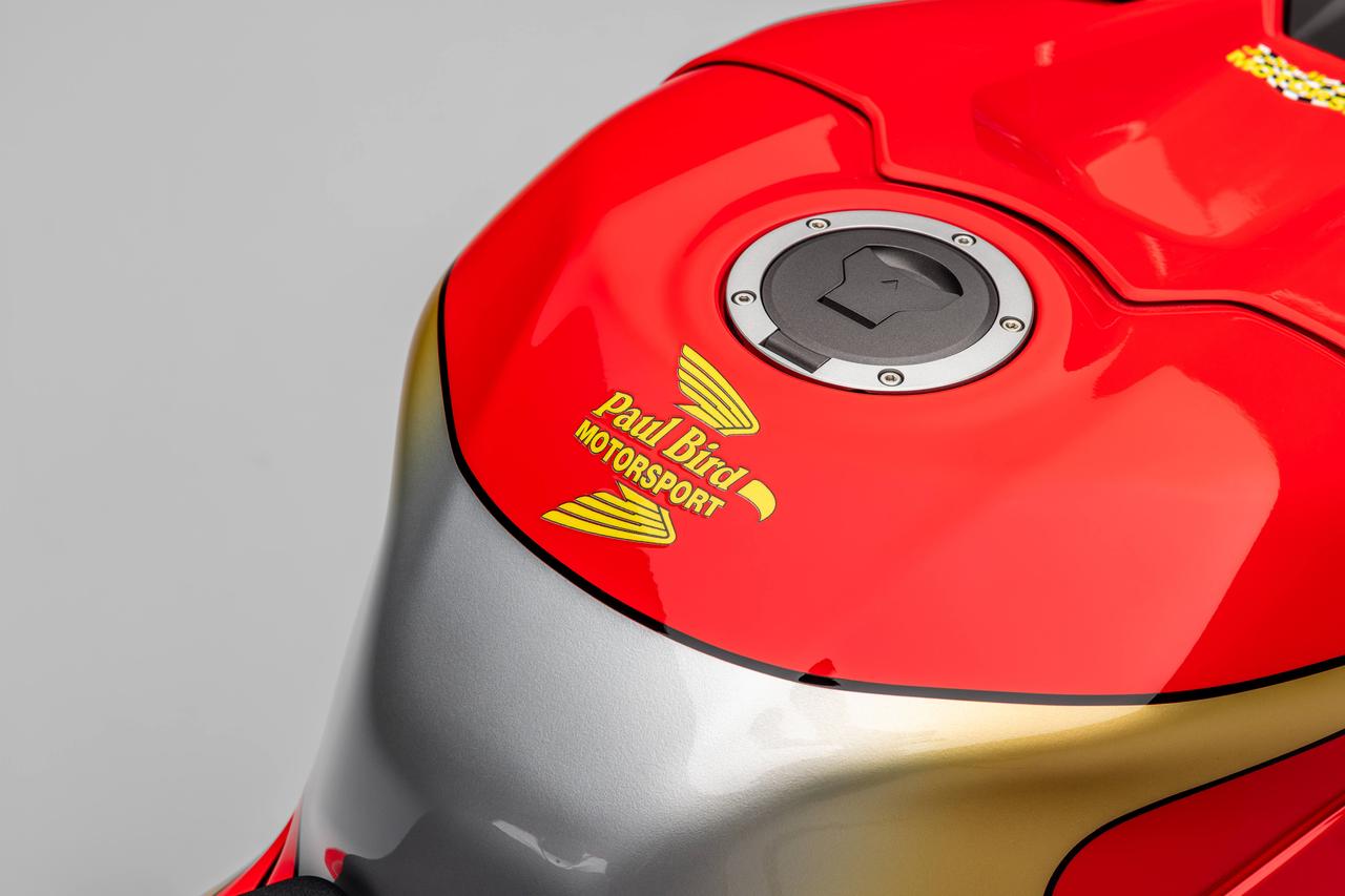 画像6: 【限定15台】ホンダ「CBR1000RR-R ファイアブレードSP」にジョン・マクギネス30周年記念車が登場！ マン島TT参戦車を忠実に再現【海外】