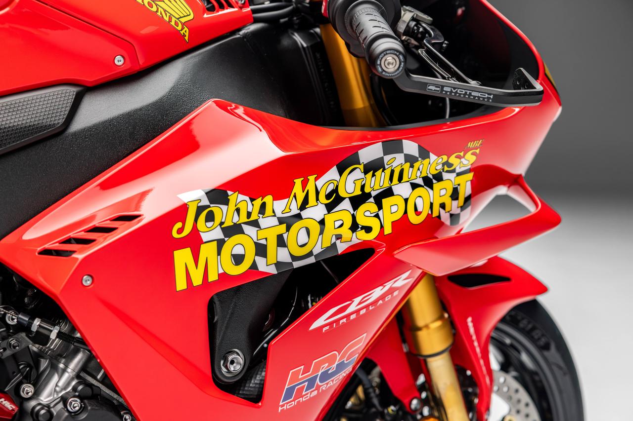 画像3: 【限定15台】ホンダ「CBR1000RR-R ファイアブレードSP」にジョン・マクギネス30周年記念車が登場！ マン島TT参戦車を忠実に再現【海外】
