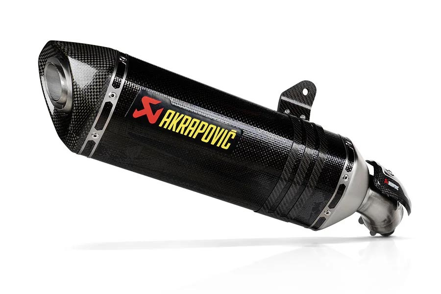 画像: AKRAPOVIC スリップオンライン カーボン JMCA Z1100 26 適合車種：カワサキ Z1100（2026年モデル） 適合型式：8BL-ZRT10G 品番：S-K11SO2-HRCJPP 素材：カーボンファイバー／ステンレススチール 重量：純正比51.2％減（2.6kg軽量化） 最高出力：純正比0.8kW（1.1hp）向上／9200rpm 最大トルク：純正比0.8N・m向上／5100rpm 価格：19万6900円（税込）