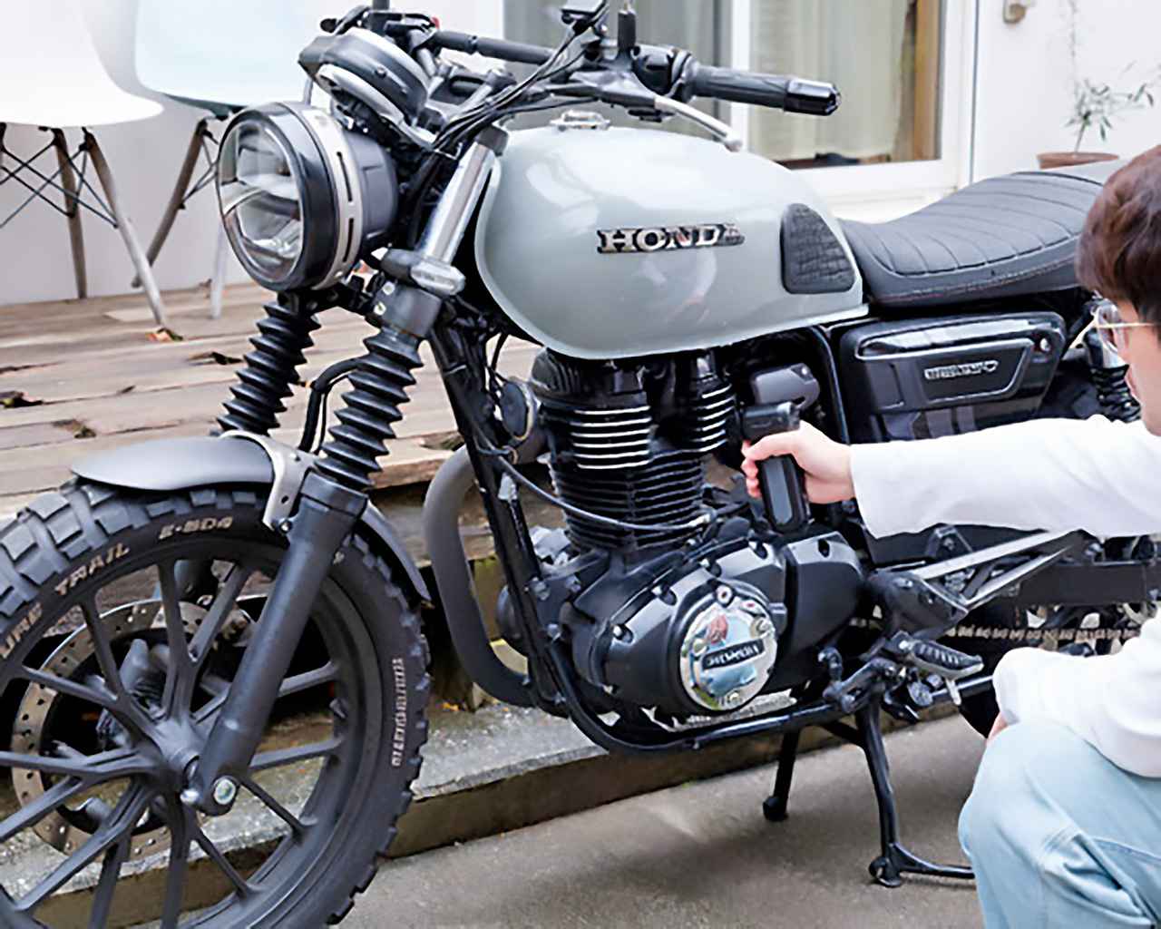 画像: 洗車後の水滴とばし、スパークプラグ点検前のホコリ飛ばしなど用途は広い。