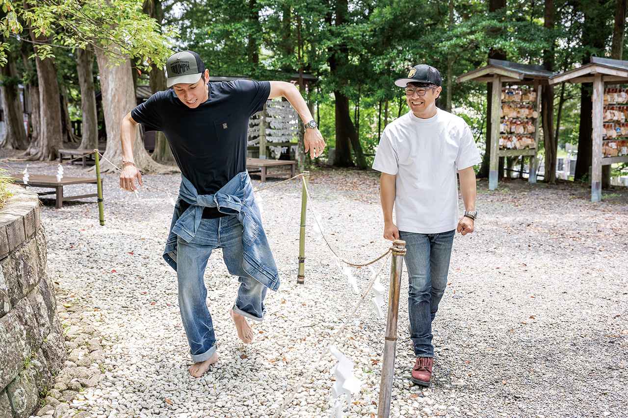 画像: 上着も脱いで(笑)