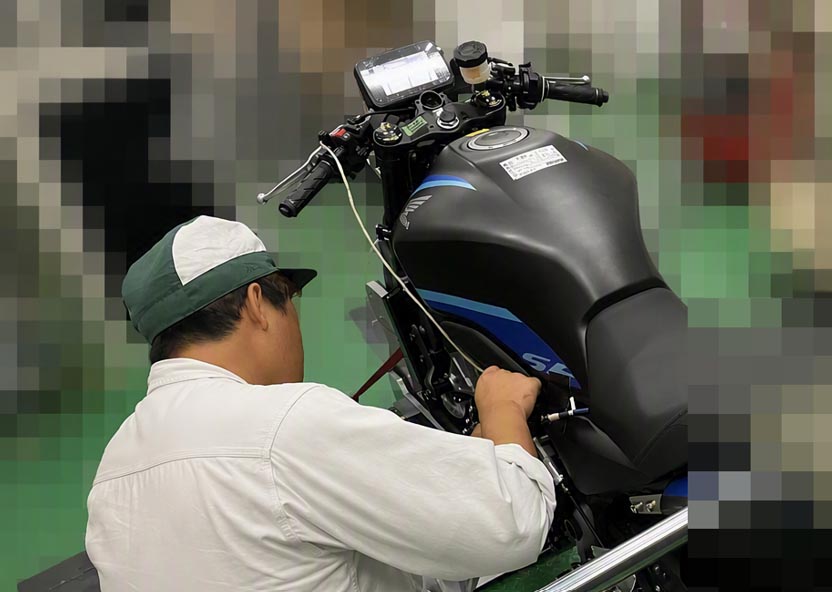 画像1: 「鉄馬」参戦車両制作風景 写真提供:ホンダモーターサイクルジャパン