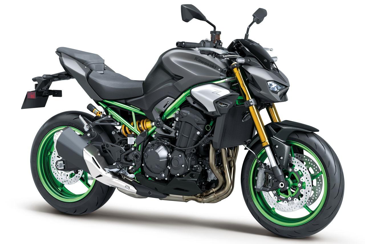 画像: KAWASAKI Z900／SE 2027年モデル 総排気量：948cc エンジン形式：水冷4ストDOHC4バルブ並列4気筒 シート高：810mm 車両重量：215kg 発売日：2026年10月1日 税込価格：148万5000円（STD）／166万1000円（SE） ※写真はSE