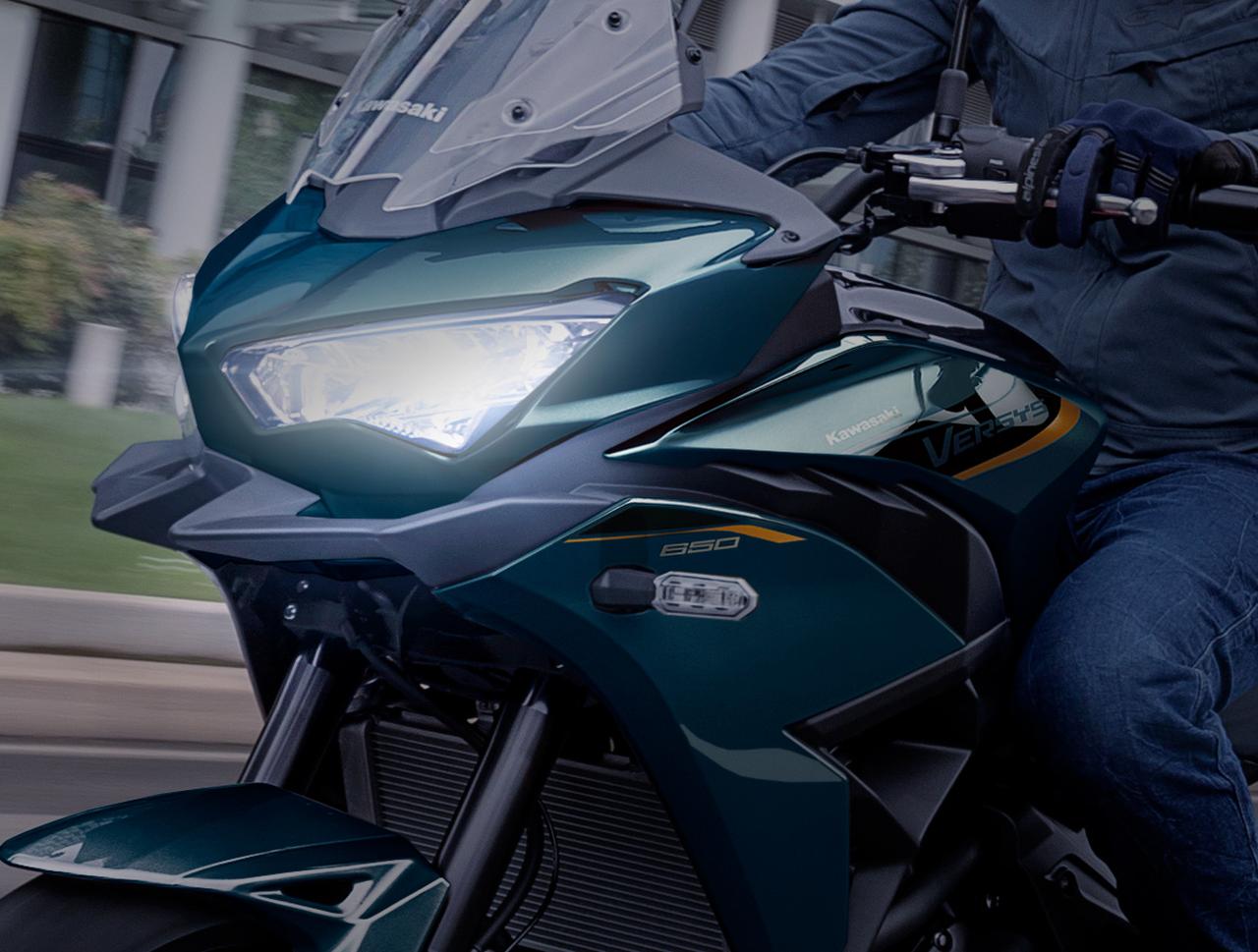 画像: 色気溢れるディープなカラー！カワサキ「ヴェルシス650」2026年モデル発売｜スマホのアプリ連携で音声コマンド＆ナビの使用が可能に - webオートバイ