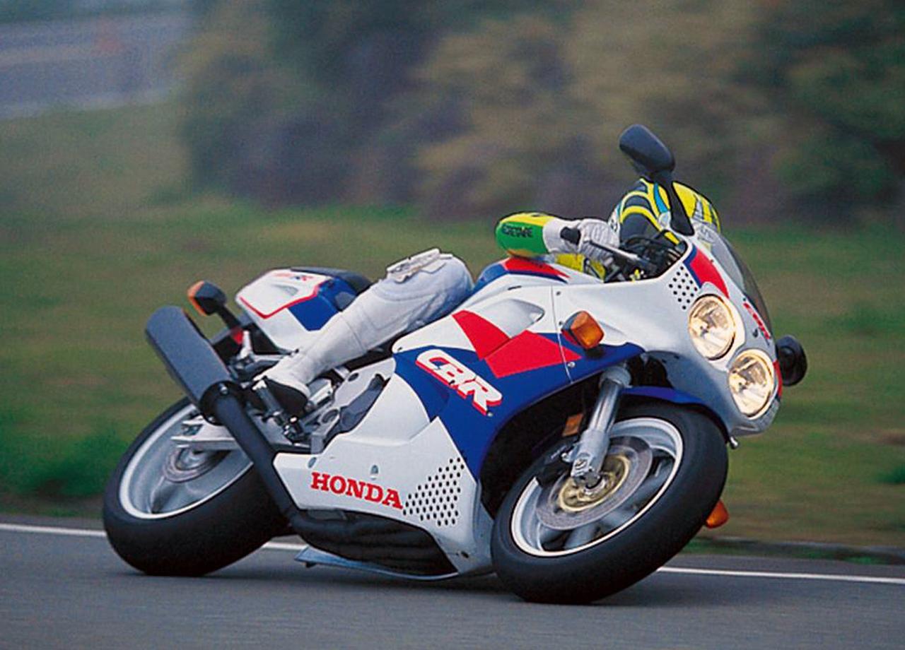 画像: 【平成5年 HONDA CBR900RR】パワフルで軽量コンパクト現代的スーパースポーツの先駆け【昭和vs平成 名車烈伝】 - webオートバイ