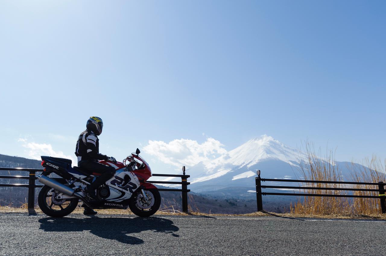 画像: 【掌編小説】答えはひとつじゃない。変わることができるから、おもしろい。|ホンダ CBR900RR(文:太田安治) - webオートバイ