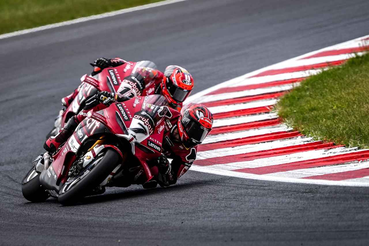 画像: 【2026 SBK】ブレガが無傷の開幕15連勝達成 - webオートバイ