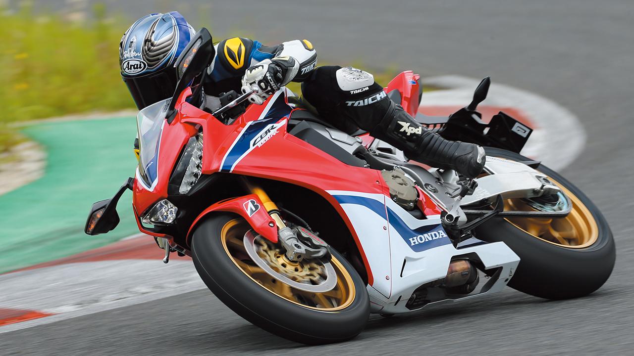 画像: ホンダ「CBR1000RR/<ABS>」(2011-2017)/「CBR1000RR-R FIREBLADE/SP」(2020-2022)【スーパースポーツ歴伝・ホンダ編】 - webオートバイ