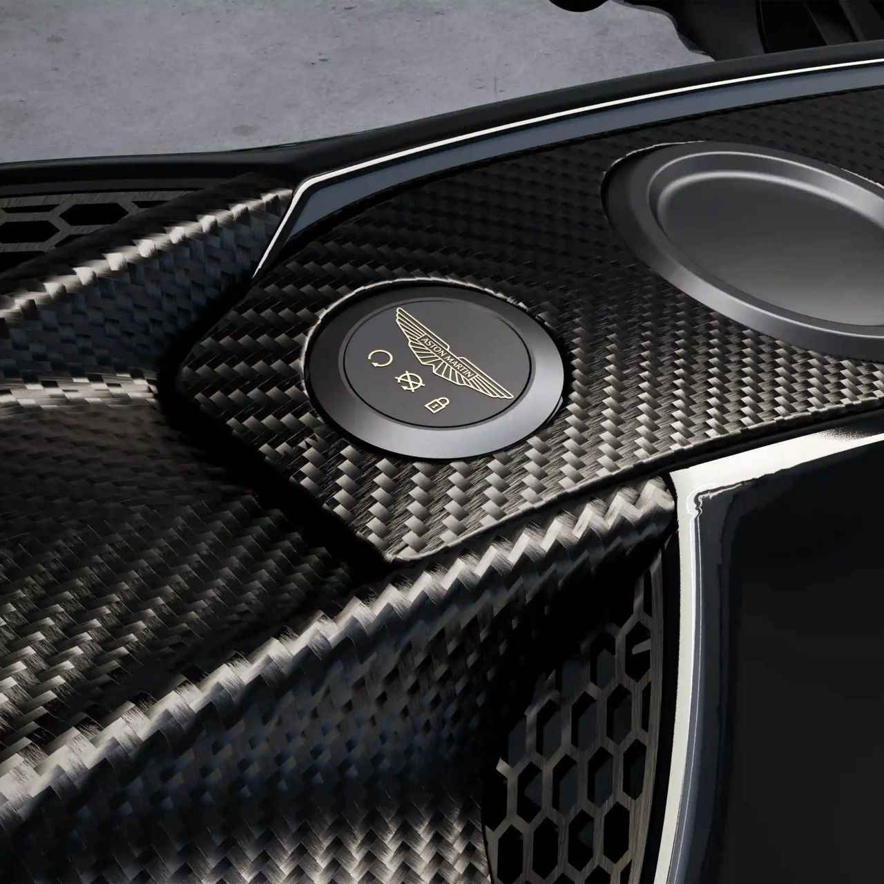 画像7: 発表と同時に日本でも予約受付開始! アストンマーティン初の公道バイク「AMB 002 Roadster」は130馬力Vツインを搭載し、圧倒的な美意識を体現