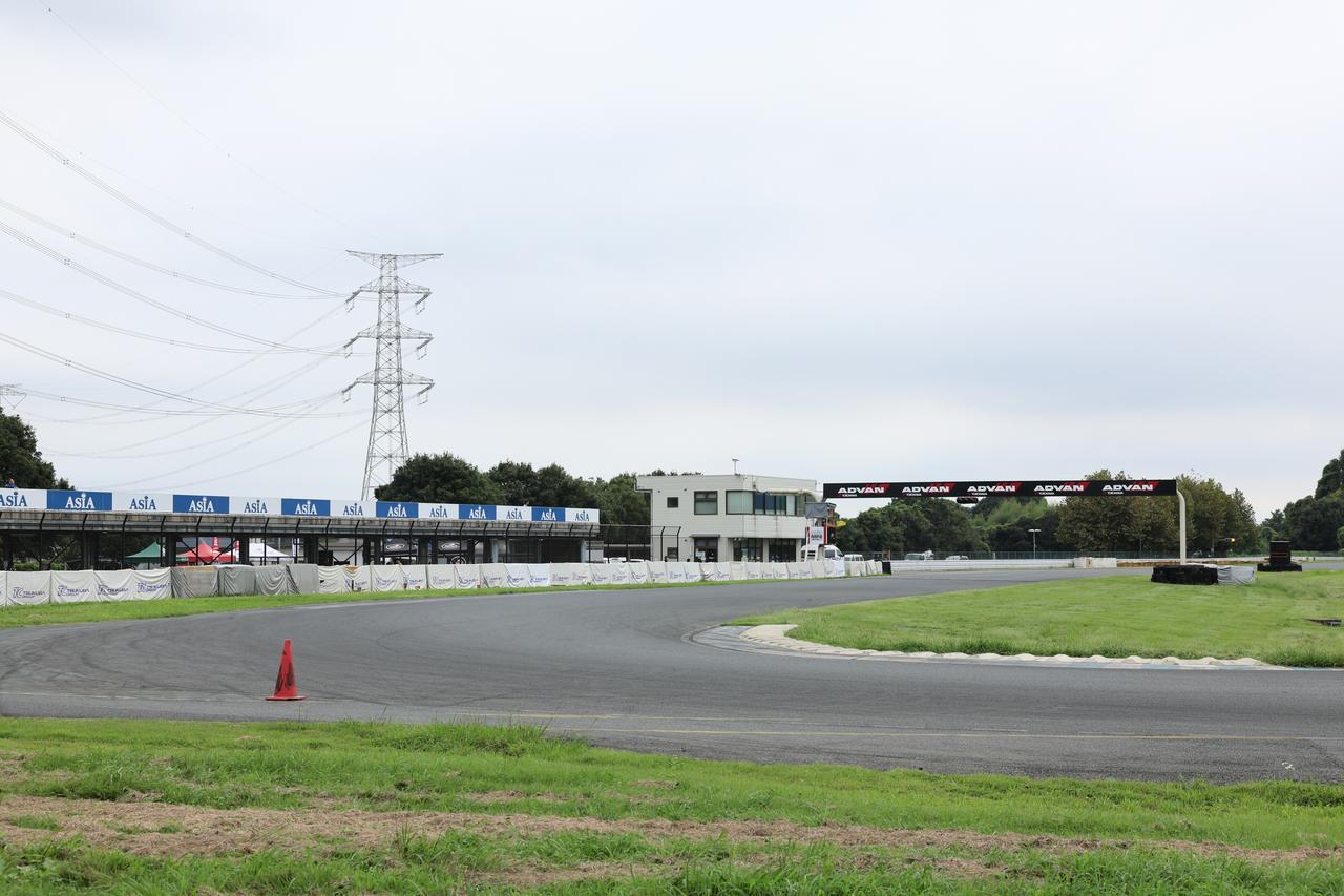 画像1: AM3時起床、サーキットの朝は早い。