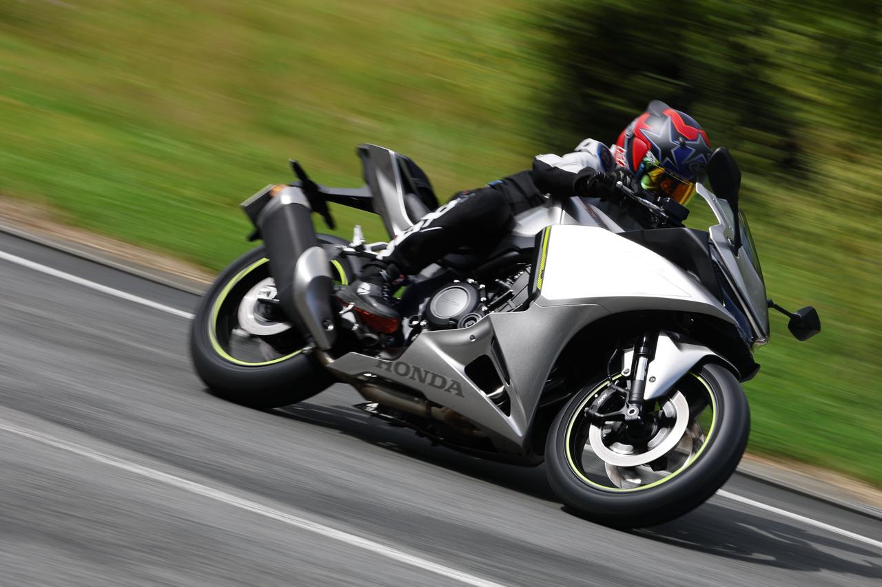 画像3: ホンダ「CBR400R FOUR E-Clutch」インプレ(横田和彦)