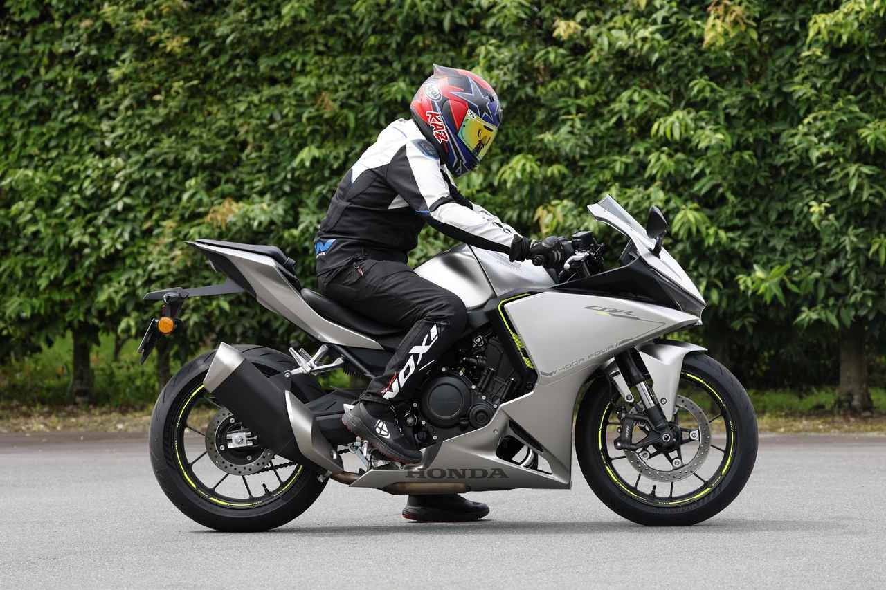 画像1: 【国内初試乗】ホンダ「CBR400R FOUR E-Clutch」インプレ|爽快な走りと優しさを兼備する新世代のミドルCBR!