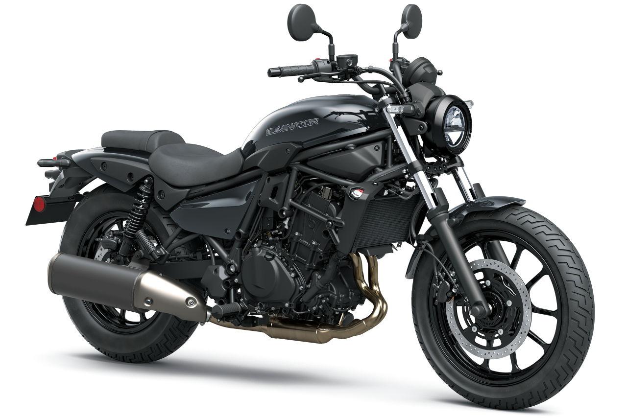 画像: KAWASAKI ELIMINATOR 500 2027年モデル(欧州仕様) 総排気量:451cc エンジン形式:水冷4ストDOHC4バルブ並列2気筒 シート高:735mm 車両重量:176kg 参考価格:6540ユーロ ※写真はエボニー