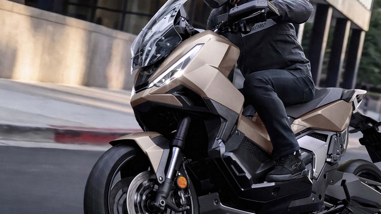 画像: 新色アッシュとグレーが追加! ホンダ「X-ADV/スペシャルエディション」2027年モデル登場【欧州】 - webオートバイ