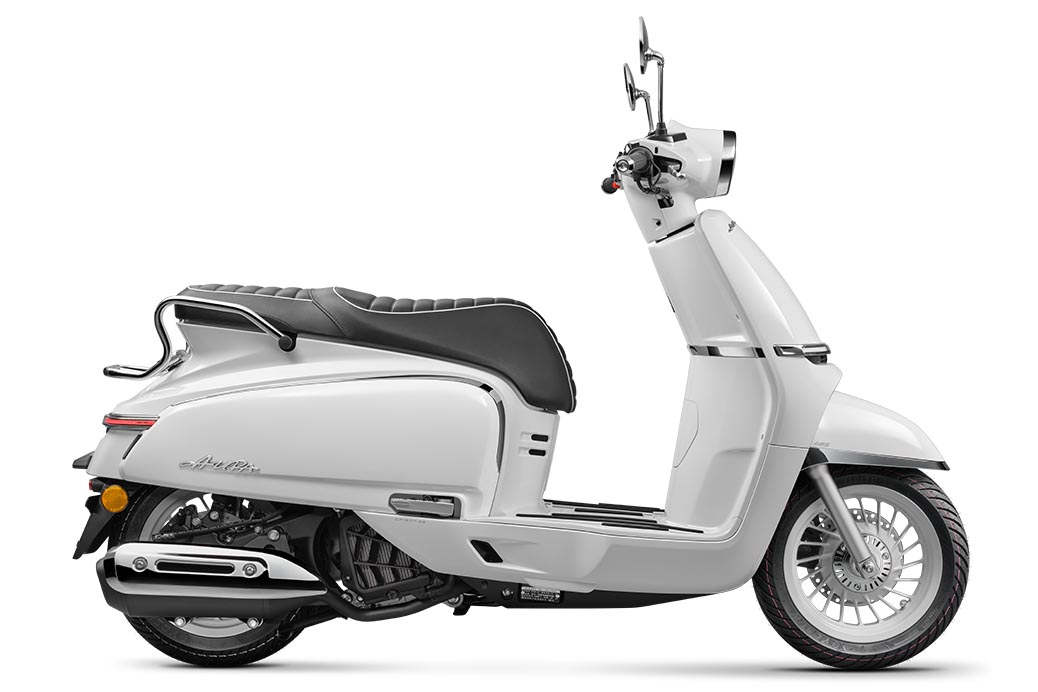 画像8: CFMOTO「150AURA」日本初公開！ キーレス＆トラコンなどの先進装備を満載したレトロな150ccスクーター、2026年11月発売