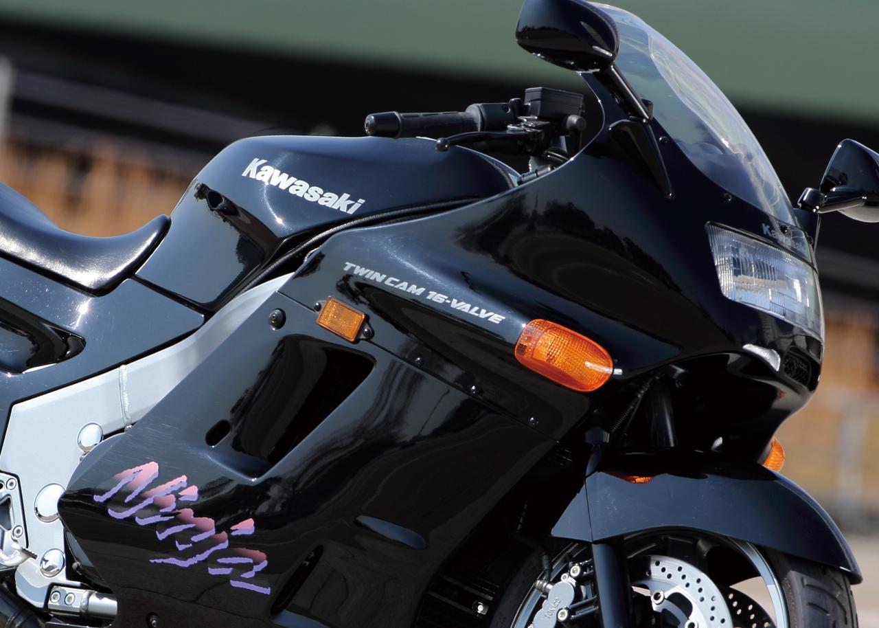 画像: カワサキ「ZZ-R1100」の系譜|300km/h時代の到来を告げる世界最速グランツーリスモ!【バイクの歴史】 - webオートバイ