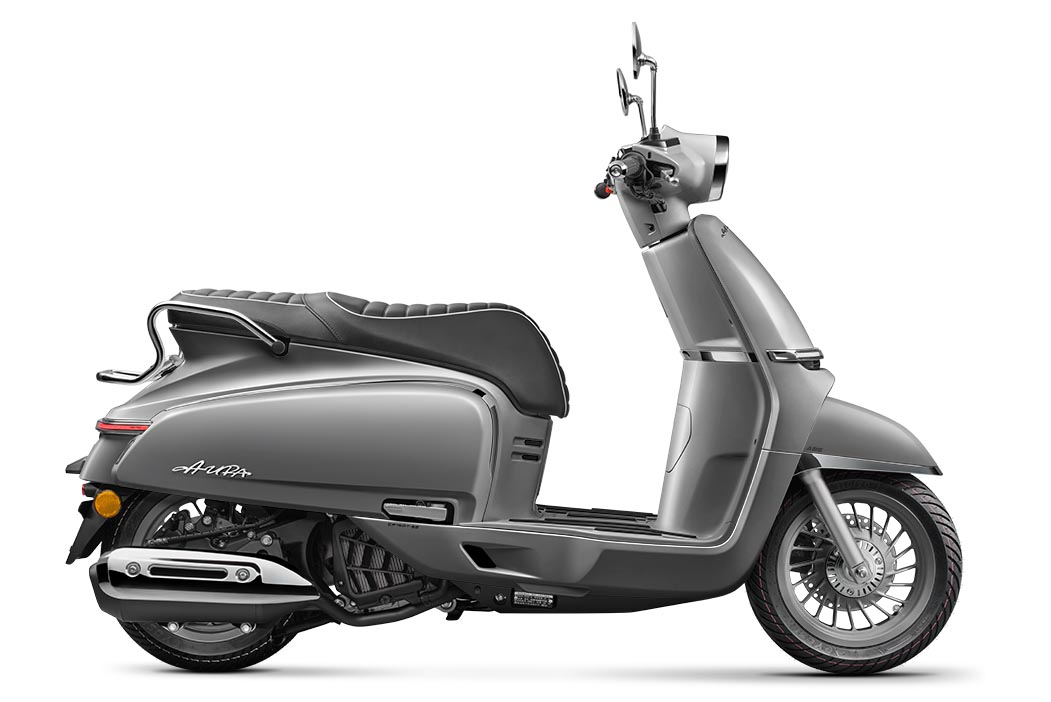 画像9: CFMOTO「150AURA」日本初公開！ キーレス＆トラコンなどの先進装備を満載したレトロな150ccスクーター、2026年11月発売