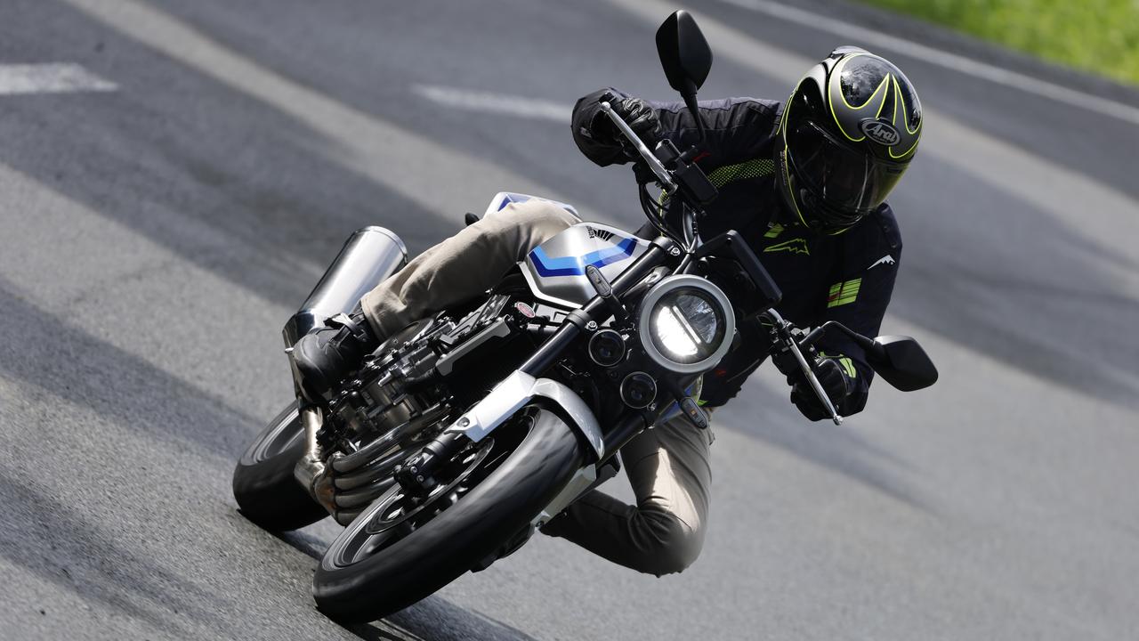 画像: 【国内初試乗】ホンダ「CB400 SUPER FOUR E-Clutch」インプレ|全身新設計の新世代スーパーフォアの実力を速攻チェック! - webオートバイ