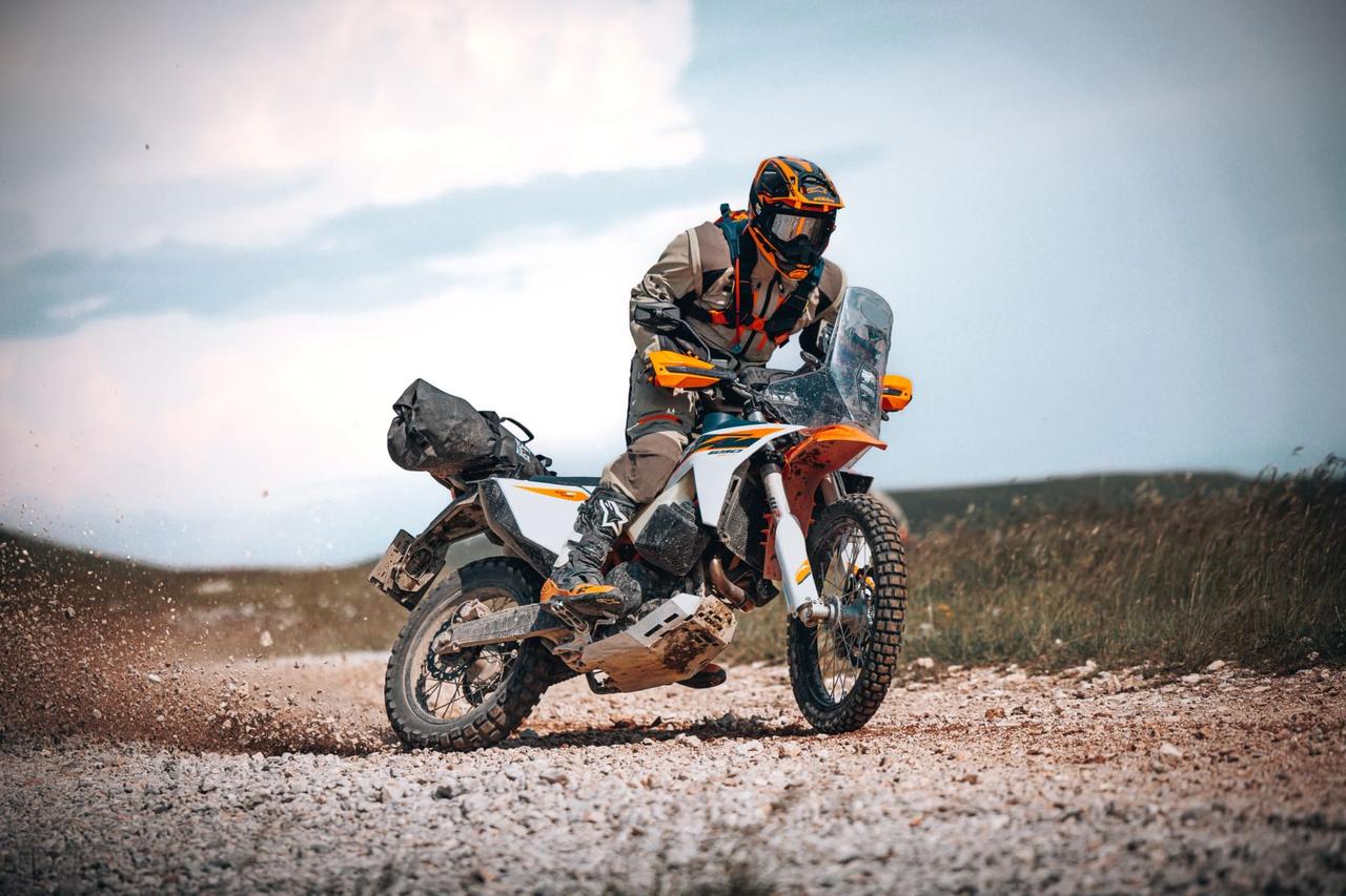 画像 : 15番目の画像 - 「KTM「690 RALLY」2027年モデル登場！ 約20Lの燃料タンクと専用ラリータワーを備えた本格アドベンチャー」のアルバム - webオートバイ