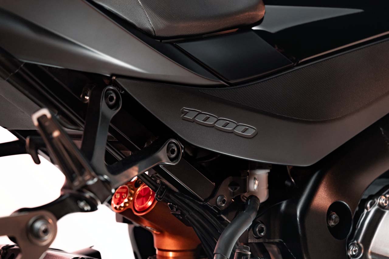 画像9: 【限定10台】漆黒の「GSX-R1000Rステルス」登場! アクラポヴィッチ等充実の伊スズキ超限定車【海外】
